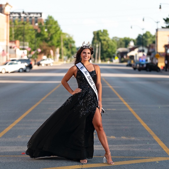 Black sequin, tulle ballgown. - Picture 2 of 2